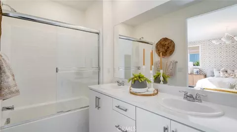 Bath - 2341 Diamond Edge Rd, Perris, CA 92570 photo 2 of 3