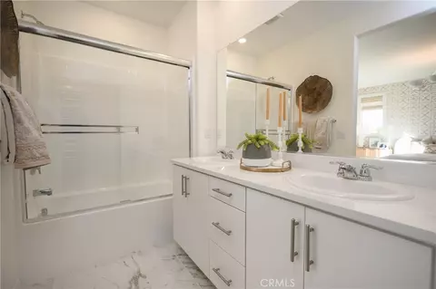 Bath - 2341 Diamond Edge Rd, Perris, CA 92570 photo 3 of 3