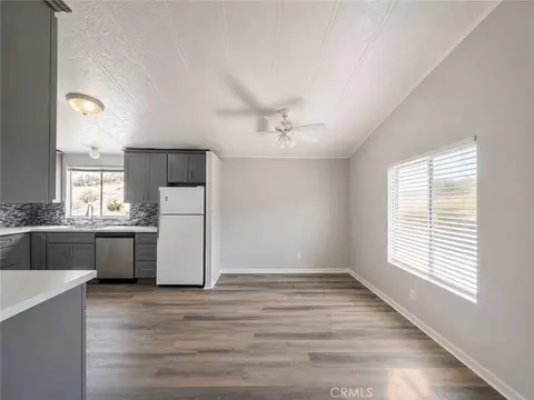 Living - 8372 Green, Pinon Hills, CA 92372 photo 4 of 7