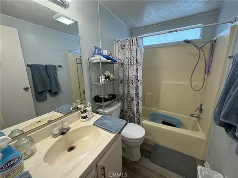 Bath - 8372 Green, Pinon Hills, CA 92372 photo 5 of 5