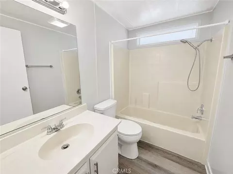 Bath - 8372 Green, Pinon Hills, CA 92372 photo 2 of 5