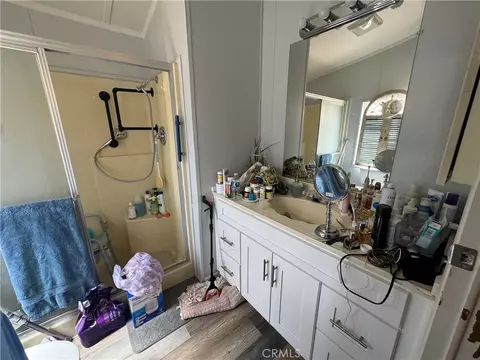 Bath - 8372 Green, Pinon Hills, CA 92372 photo 4 of 5