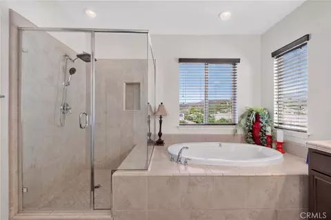 Bath - 45936 Camino Rubi, Temecula, CA 92592 photo 2 of 6