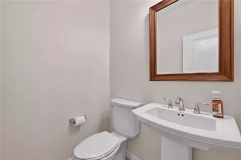 Bath - 45936 Camino Rubi, Temecula, CA 92592 photo 1 of 6