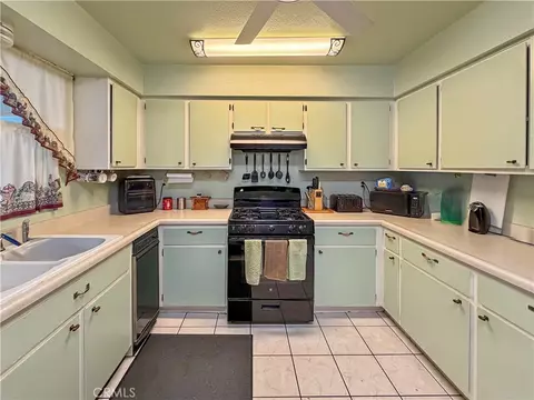 Kitchen - 210 E Oasis, Blythe, CA 92225 photo 2 of 4