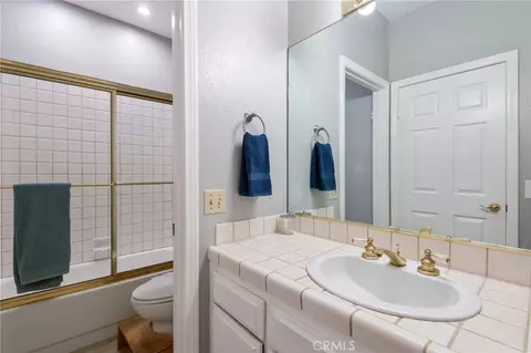 Bath - 29907 Longvale Ct, Temecula, CA 92592 photo 3 of 3