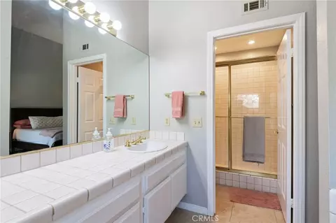Bath - 29907 Longvale Ct, Temecula, CA 92592 photo 2 of 3