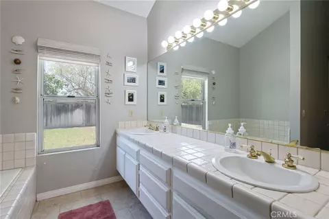 Bath - 29907 Longvale Ct, Temecula, CA 92592 photo 1 of 3