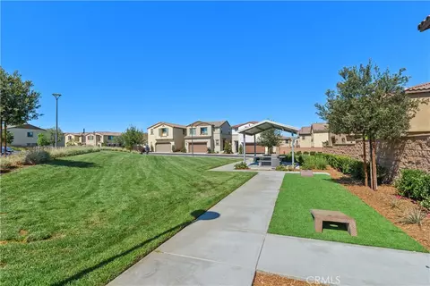 Exterior - 29367 Copper Skye, Winchester, CA 92596 photo 5 of 7