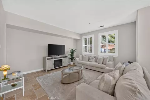 Living - 28947 Frankfort, Temecula, CA 92591 photo 2 of 5