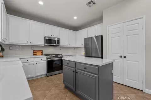Kitchen - 31258 Mangrove Dr, Temecula, CA 92592 photo 3 of 6