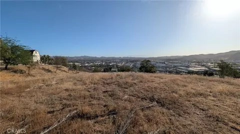 2 Hill Ave, Lake Elsinore, CA 92530
