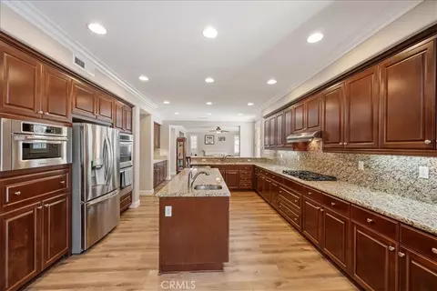 Kitchen - 46324 Durango Dr, Temecula, CA 92592 photo 3 of 4