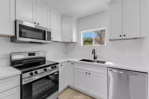Kitchen - 49438 Conejo Rd, Morongo Valley, CA 92256 photo 3 of 5