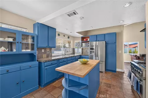 Kitchen - 34680 Jennifer Dr, Wildomar, CA 92595 photo 2 of 7