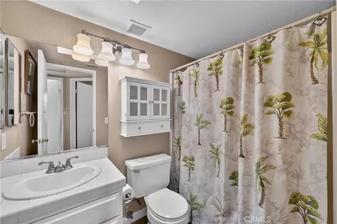 Bath - 34680 Jennifer Dr, Wildomar, CA 92595 photo 2 of 4