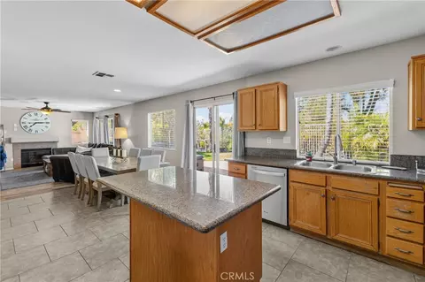 Kitchen - 32166 Via Arias, Temecula, CA 92592 photo 3 of 4