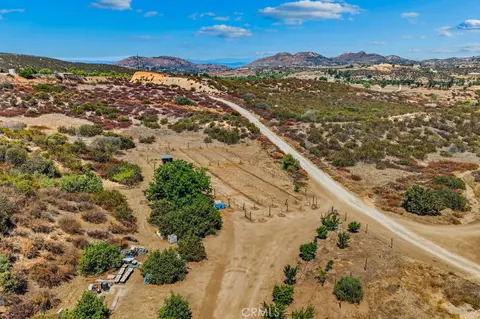 40200 E Benton Rd, Hemet, CA 92544 photo 9