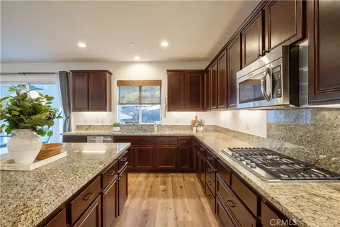 Kitchen - 45904 Corte Mislanca, Temecula, CA 92592 photo 3 of 4