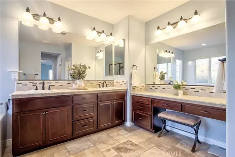 Bath - 45904 Corte Mislanca, Temecula, CA 92592 photo 4 of 6