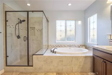Bath - 45904 Corte Mislanca, Temecula, CA 92592 photo 5 of 6