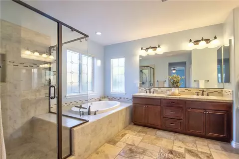 Bath - 45904 Corte Mislanca, Temecula, CA 92592 photo 3 of 6