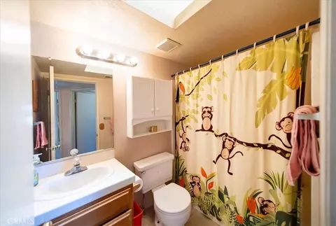 Bath - 20692 Cashew St, Wildomar, CA 92595 photo 2 of 4