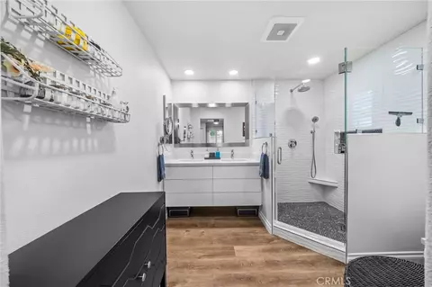Bath - 545 D St, Ramona, CA 92065 photo 3 of 6