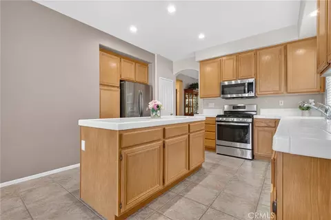 Kitchen - 41769 Vardon Dr, Temecula, CA 92591 photo 3 of 4
