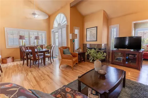 Living - 27563 Sanderling Way, Temecula, CA 92591 photo 2 of 2