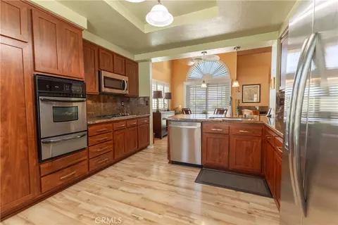 Kitchen - 27563 Sanderling Way, Temecula, CA 92591 photo 3 of 5