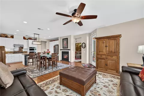 Entry Way - 8280 Singh Ct, Hemet, CA 92545 photo 6 of 8