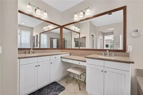 Bath - 8280 Singh Ct, Hemet, CA 92545 photo 4 of 4