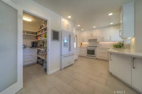 Kitchen - 890 W 21 St, Upland, CA 91784 photo 3 of 7