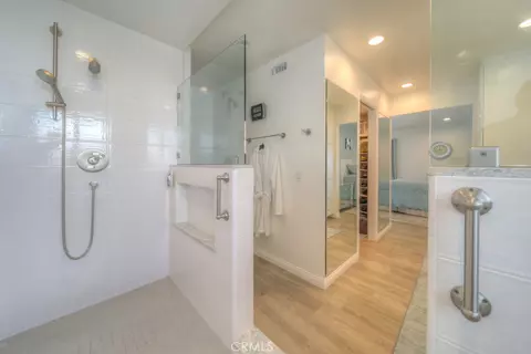 Bath - 890 W 21 St, Upland, CA 91784 photo 5 of 9