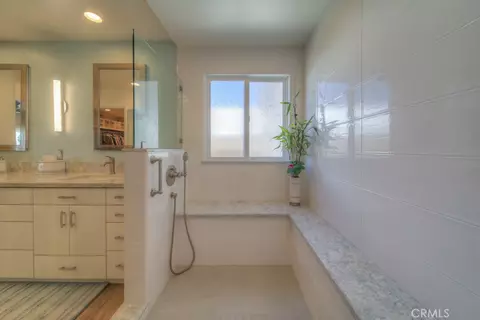 Bath - 890 W 21 St, Upland, CA 91784 photo 3 of 9