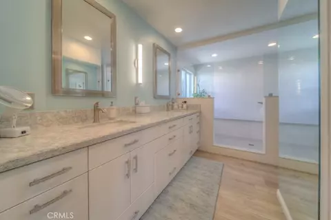 Bath - 890 W 21 St, Upland, CA 91784 photo 2 of 9
