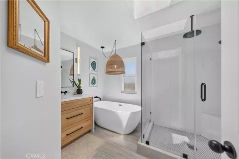 Bath - 15366 Cayuse Ct, Riverside, CA 92506 photo 2 of 6