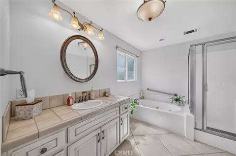 Bath - 15366 Cayuse Ct, Riverside, CA 92506 photo 6 of 6