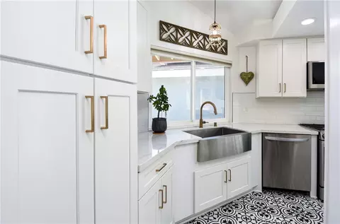Kitchen - 31569 Corte Salinas, Temecula, CA 92592 photo 2 of 3