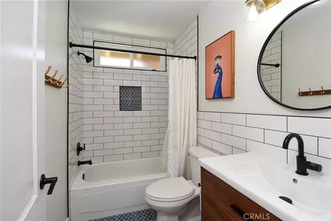 Bath - 31569 Corte Salinas, Temecula, CA 92592 photo 2 of 2