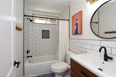 Bath - 31569 Corte Salinas, Temecula, CA 92592 photo 2 of 2