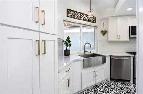 Kitchen - 31569 Corte Salinas, Temecula, CA 92592 photo 2 of 3