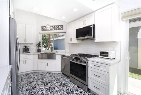 Kitchen - 31569 Corte Salinas, Temecula, CA 92592 photo 1 of 3