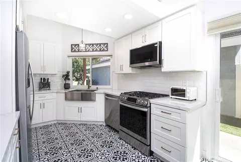 Kitchen - 31569 Corte Salinas, Temecula, CA 92592 photo 1 of 3