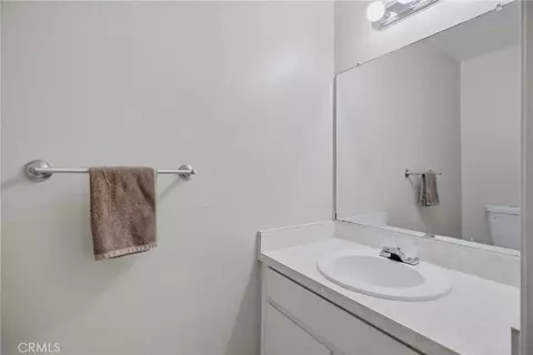 Bath - 44603 La Paz Rd, Temecula, CA 92592 photo 1 of 4