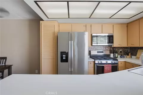 Kitchen - 44603 La Paz Rd, Temecula, CA 92592 photo 3 of 3