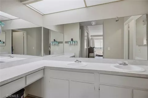 Bath - 44603 La Paz Rd, Temecula, CA 92592 photo 2 of 4