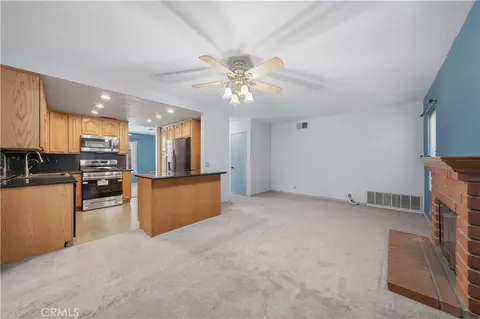 Living - 31242 Comotilo Ct, Temecula, CA 92592 photo 3 of 6