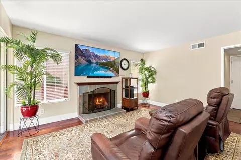 Living - 4566 Dunhill Ct, Oceanside, CA 92056 photo 4 of 5